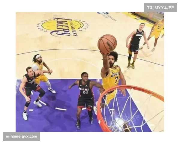 湖人主场球迷声势 火箭年轻球员需应对客场压力